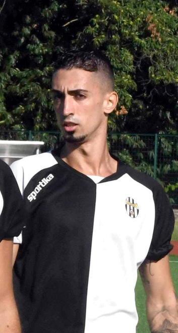 Tagli nella rosa, via in cinque: ragioni di bilancio 