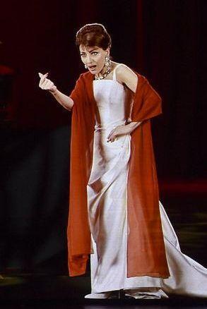 La voce di Maria Callas, il suo ologramma in scena