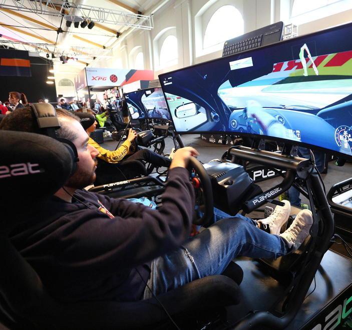 I grandi giocatori degli e-sports nella chiesa di San Romano 