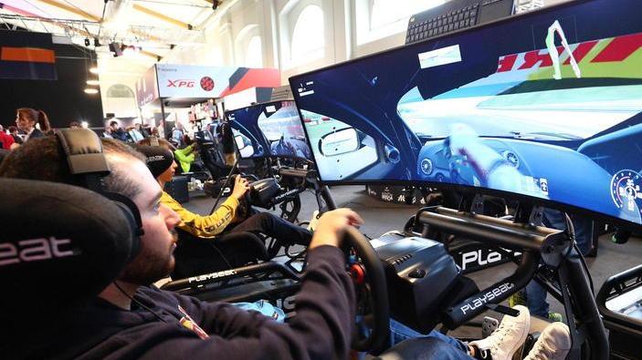 I grandi giocatori degli e-sports nella chiesa di San Romano