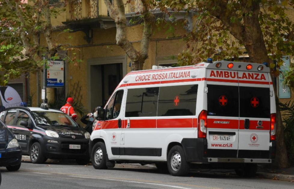 Auto sulla corsia del bus Aggredito autista Tiemme 