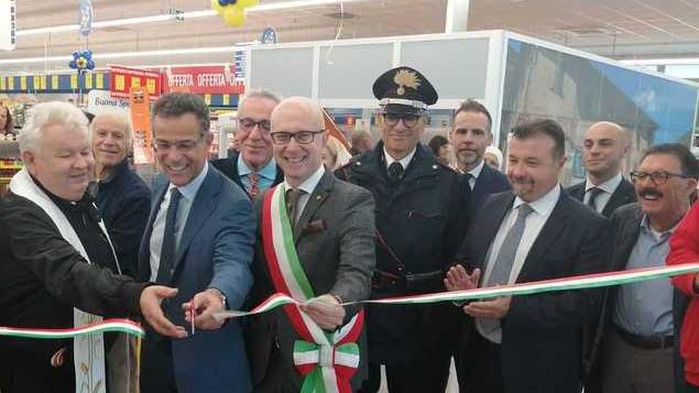 Supermercato al posto della fabbrica di lamiere