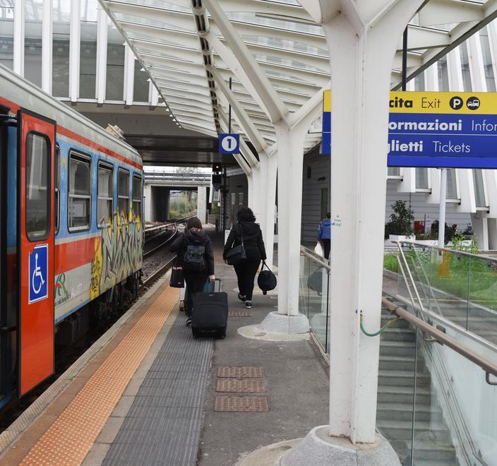 Solo 26 (13 e 13) corse in treno collegano le due stazioni