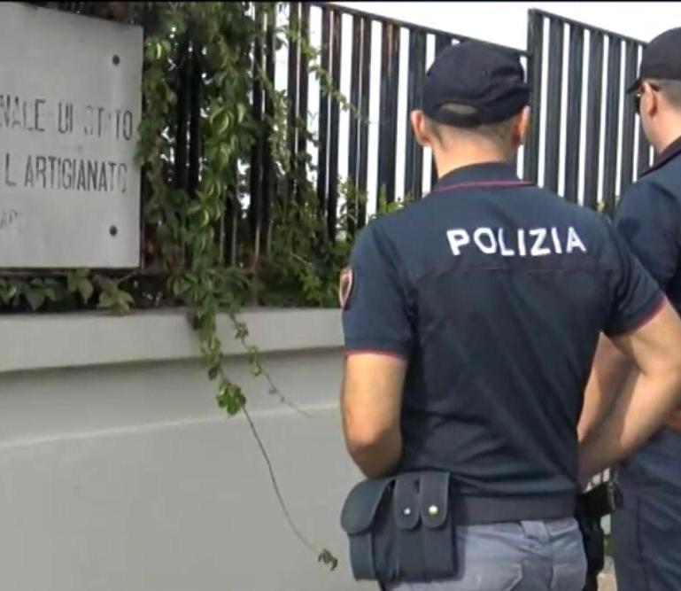 Spacciava a ricreazione arrestato baby-pusher 