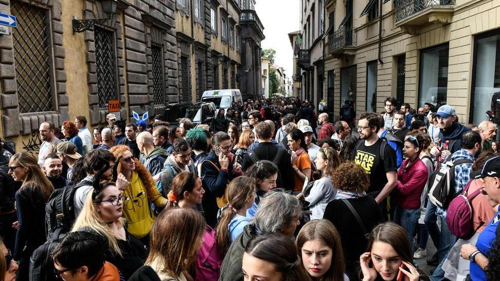 La carica dei 200mila, ma Lucca regge l’urto. Oggi altra invasione