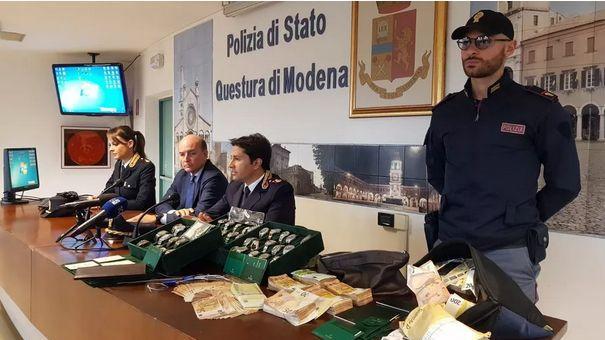 La conferenza stampa della Squadra Mobile di Modena