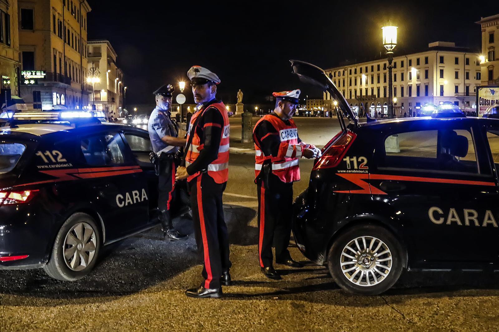 Rissa a colpi di bastone in piazza Garibaldi: due arresti 