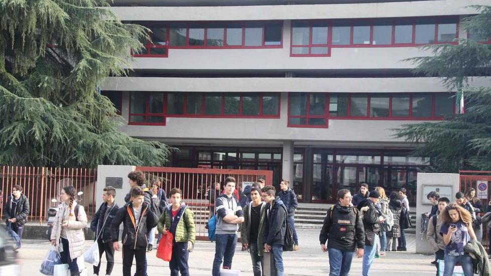 Stop all’ampliamento del Buzzi: s’attende di conoscere il destino del laboratorio