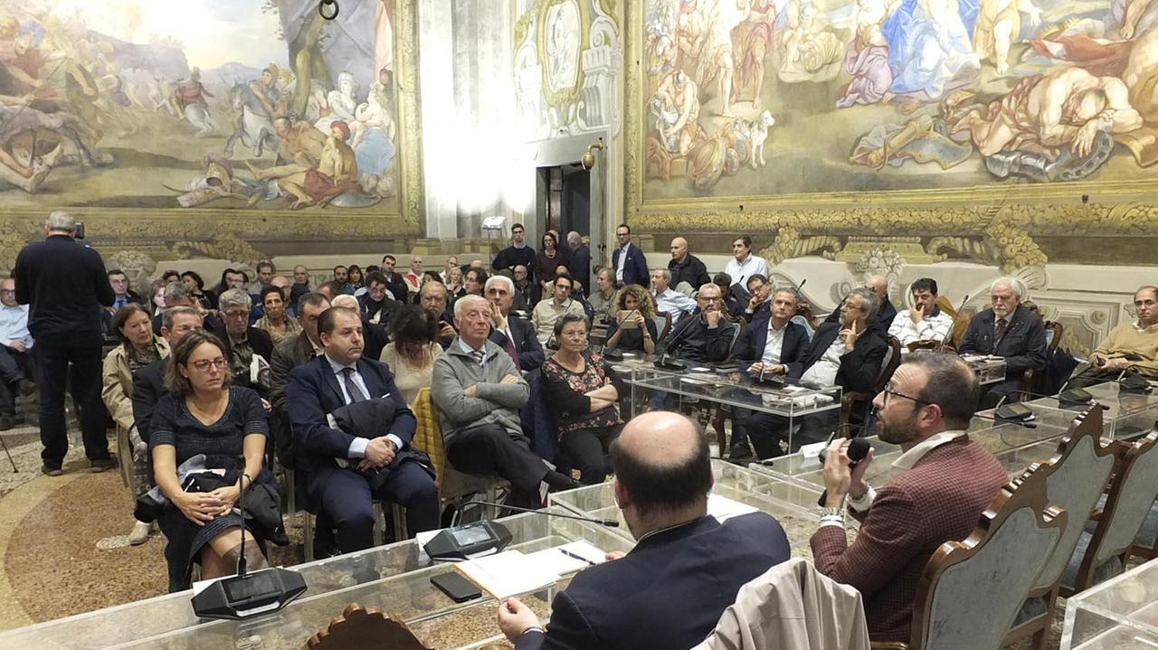 Un momento della presentazione in Sala delle Baleari del libro di Antonio Mazzeo “Controcorrente” (FOTO RENZULLO/MUZZI)