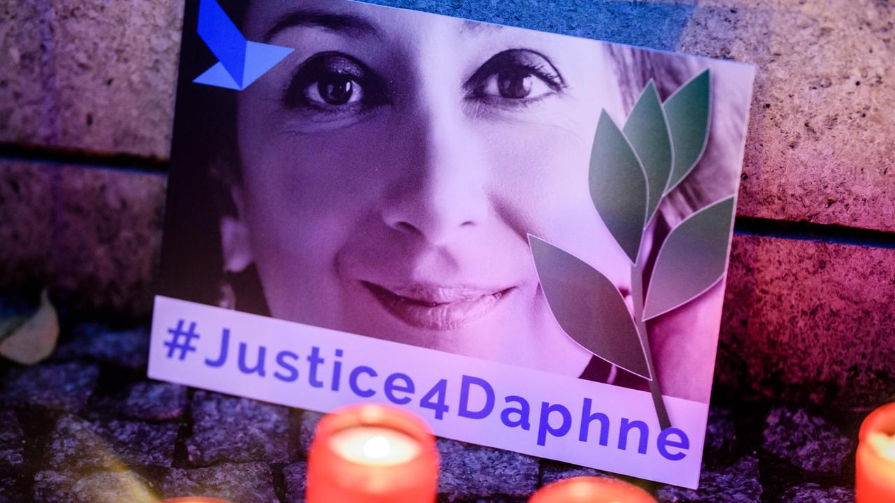 La richiesta di giustizia per Daphne Caruana Galizia, giornalista uccisa a Malta
