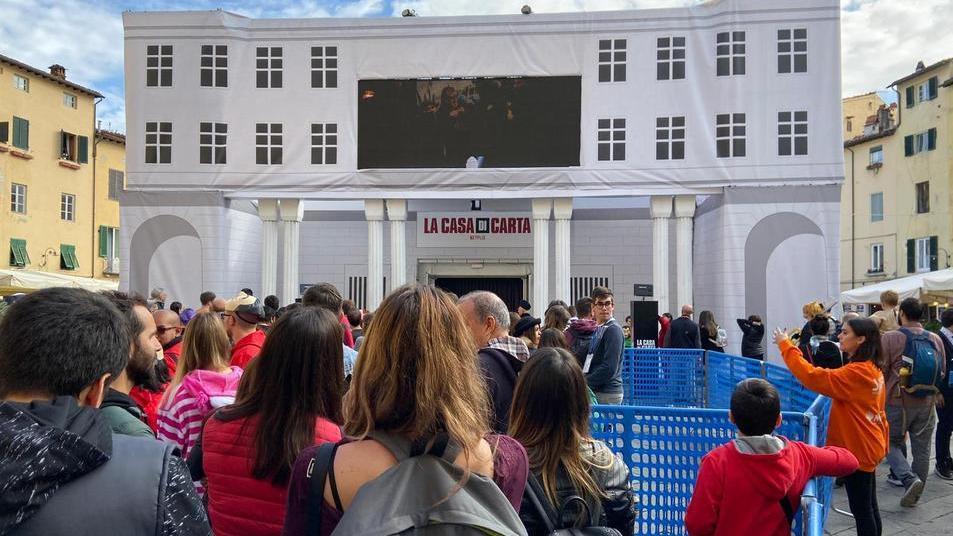 La Casa di Carta “lucchese”, due ore di fila per fare il colpo