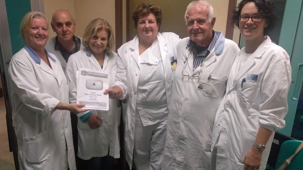 L’Avo dona un fasciatoio a Radiologia