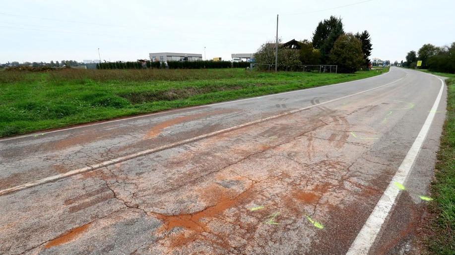 Tremendo frontale tra due auto Guardia giurata muore sul colpo