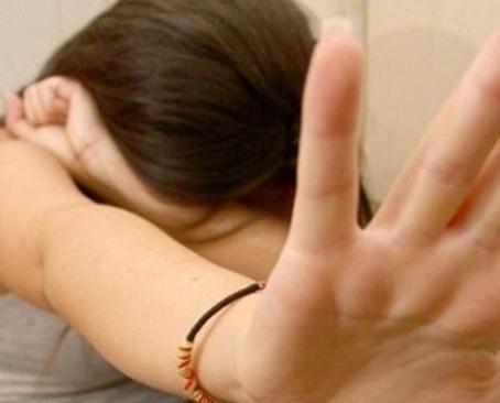 Violenza sessuale sulle alunne il prof è tornato ai domiciliari 