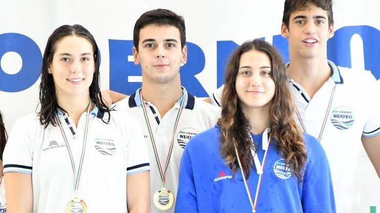 La staffetta Coopernuoto senza rivali a Carpi al Trofeo Unipodium