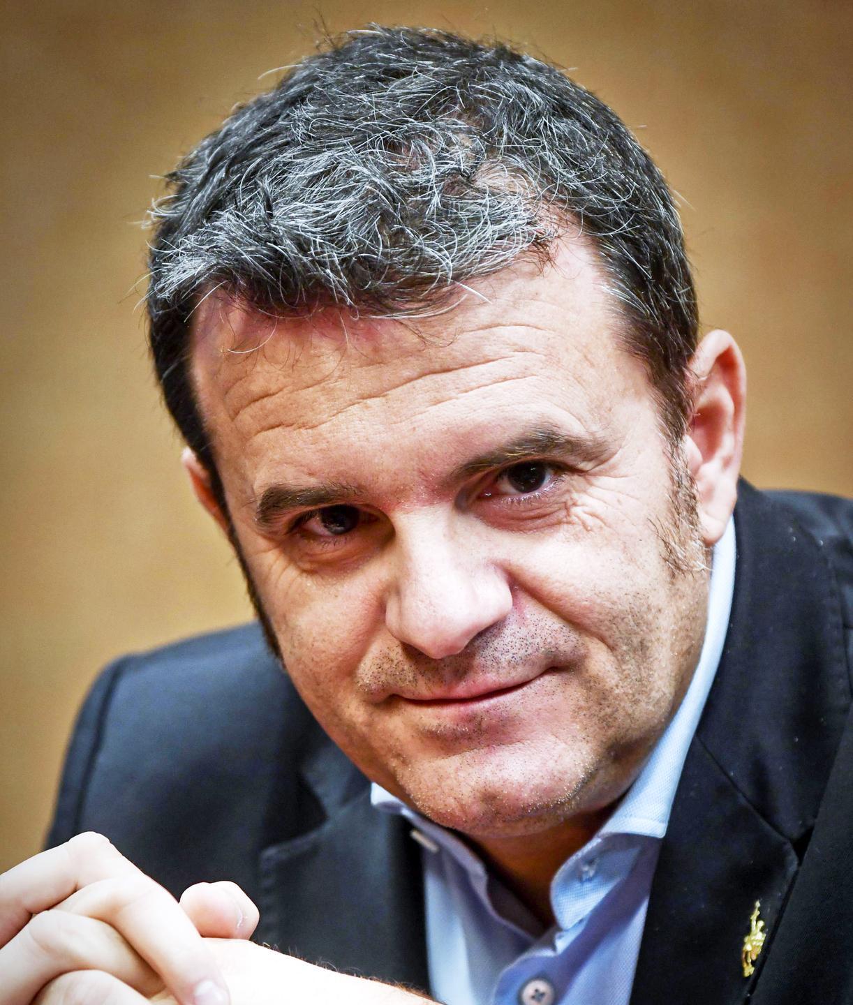 Latte, Centinaio attacca «Il ministro Bellanova si prende meriti d’altri»