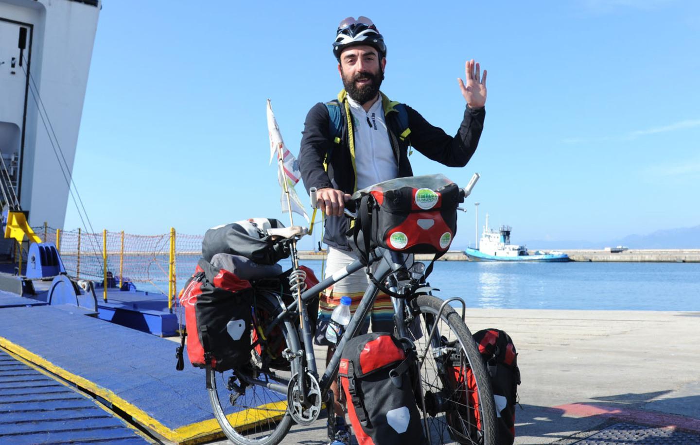 «Vita sostenibile? La cerco girando il mondo in bici»