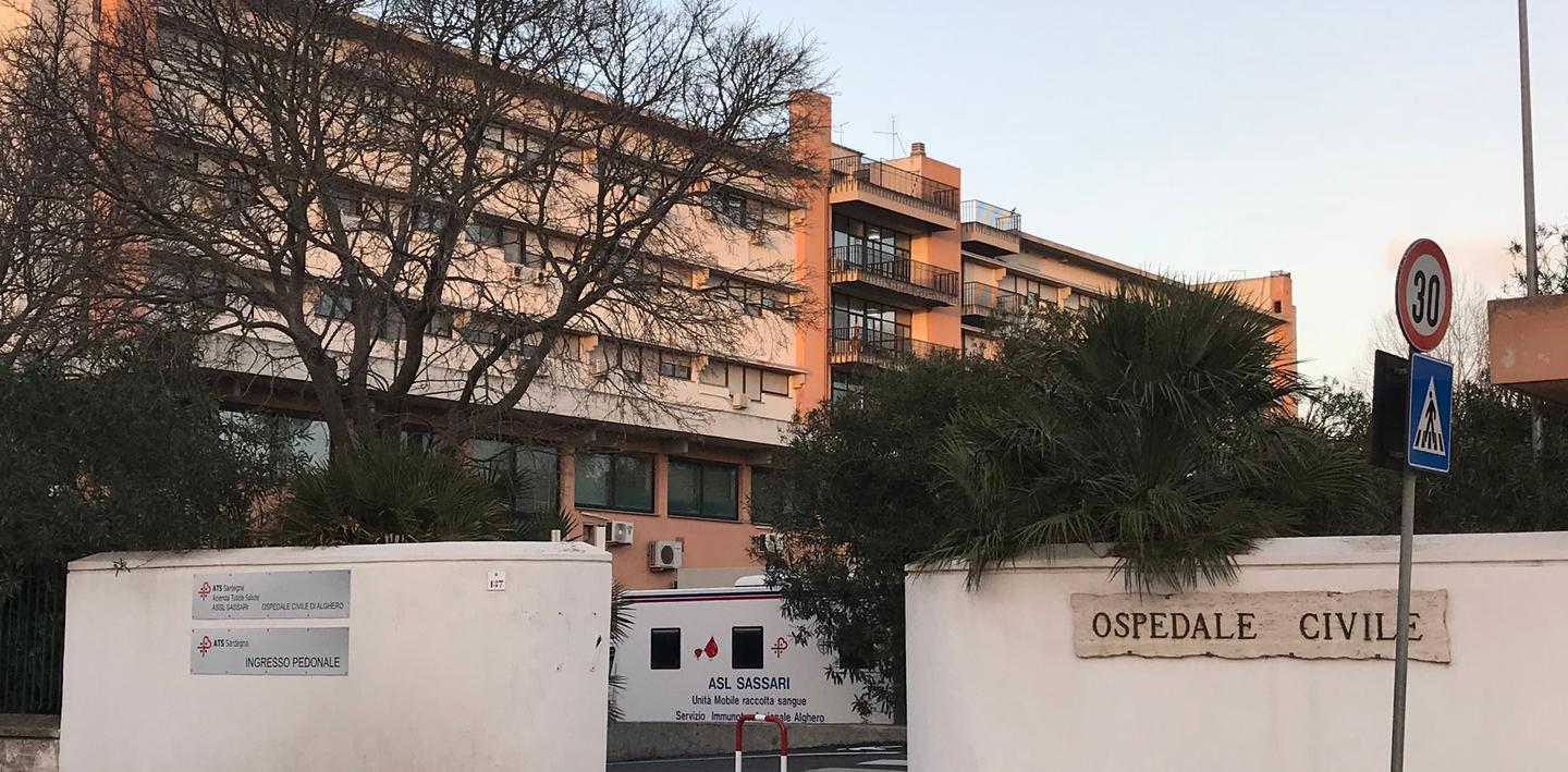 «Le flebo non bastano: mamma muore di fame» 