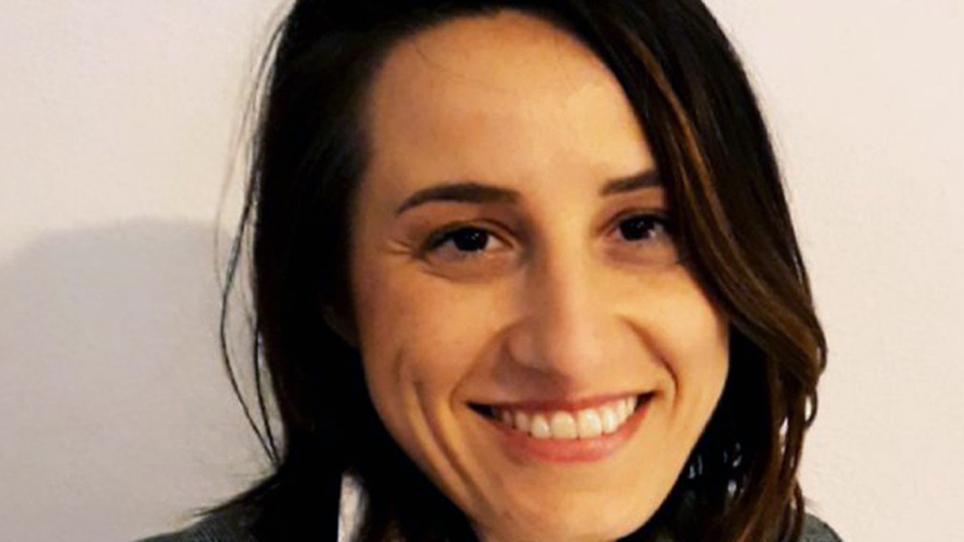 Una discarica nel cortile della scuola