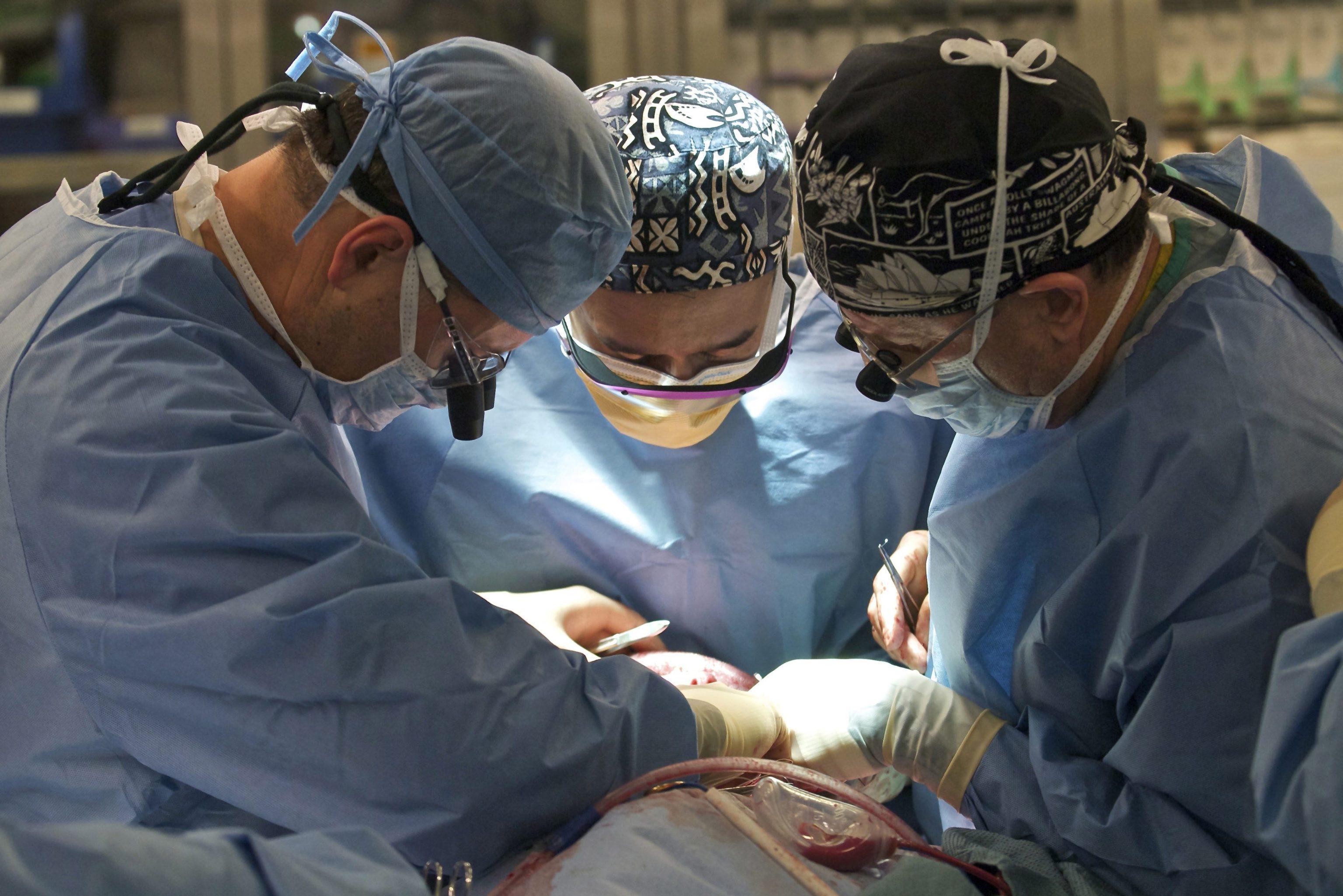Ortopedia e oculistica, se in libera professione ti operano prima