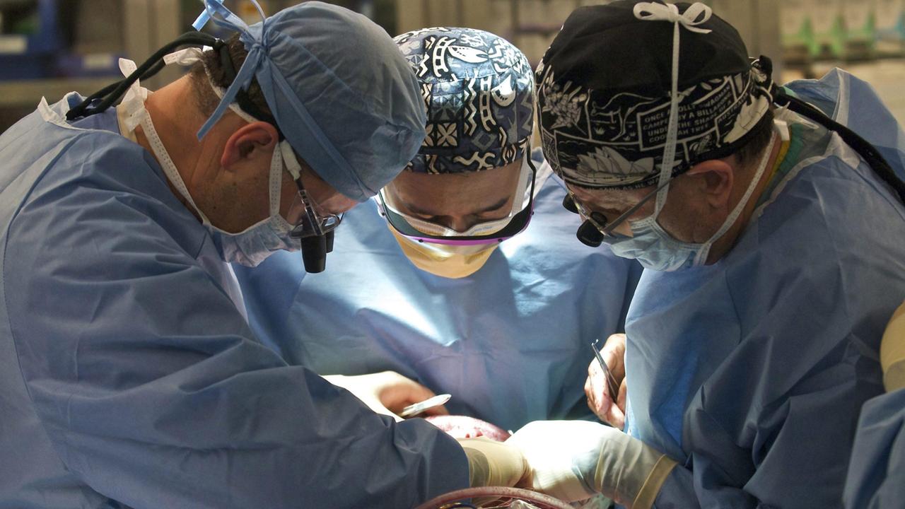 Ortopedia e oculistica, se in libera professione ti operano prima