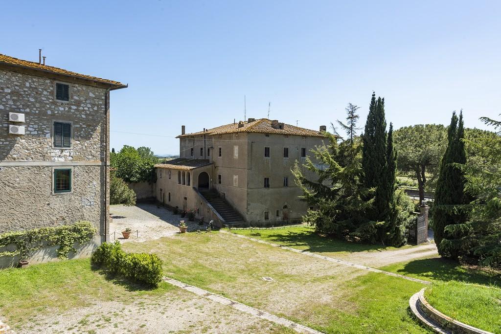 Castelli, ville e magioni: Sotheby’s vende la Toscana. In lista anche Cala di Forno 