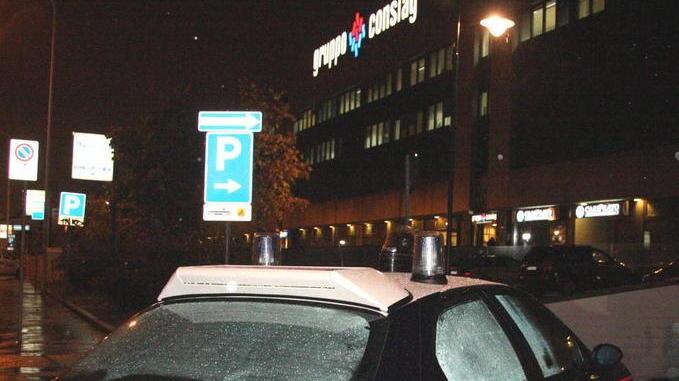 Rubano fucili in una casa e li abbandonano