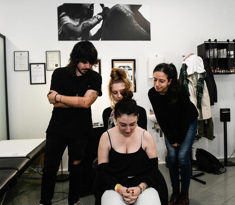 Personaggi dei manga e videogiochi: al festival del fumetto è tattoo-mania 