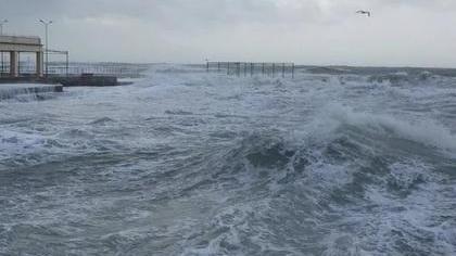 Mare mosso (foto d'archivio)