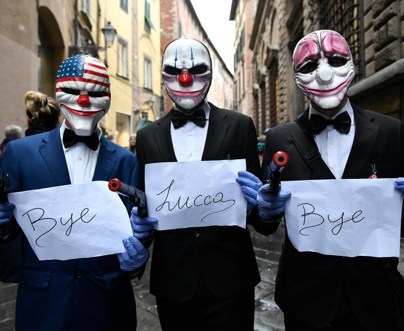 Lucca Comics, sosta selvaggia e venditori abusivi: pioggia di verbali 