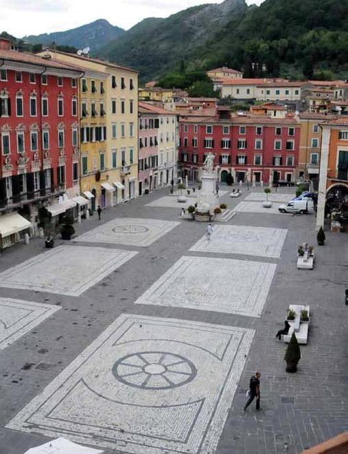 Il vicesindaco e la crisi del centro: paghiamo 50 anni di disastro 