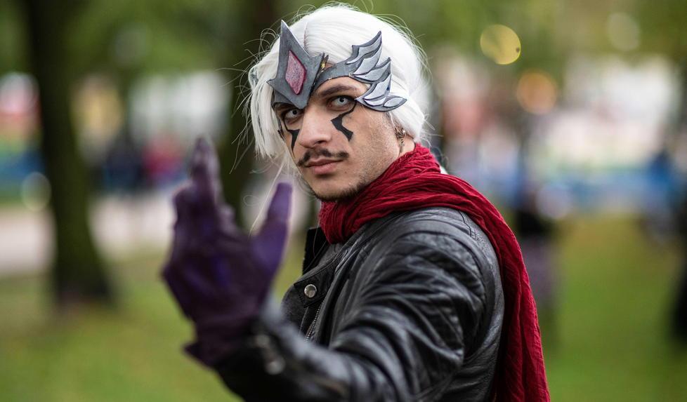 Non solo fumetti: tra i cosplayer spunta anche il sosia di Cristiano Malgioglio 
