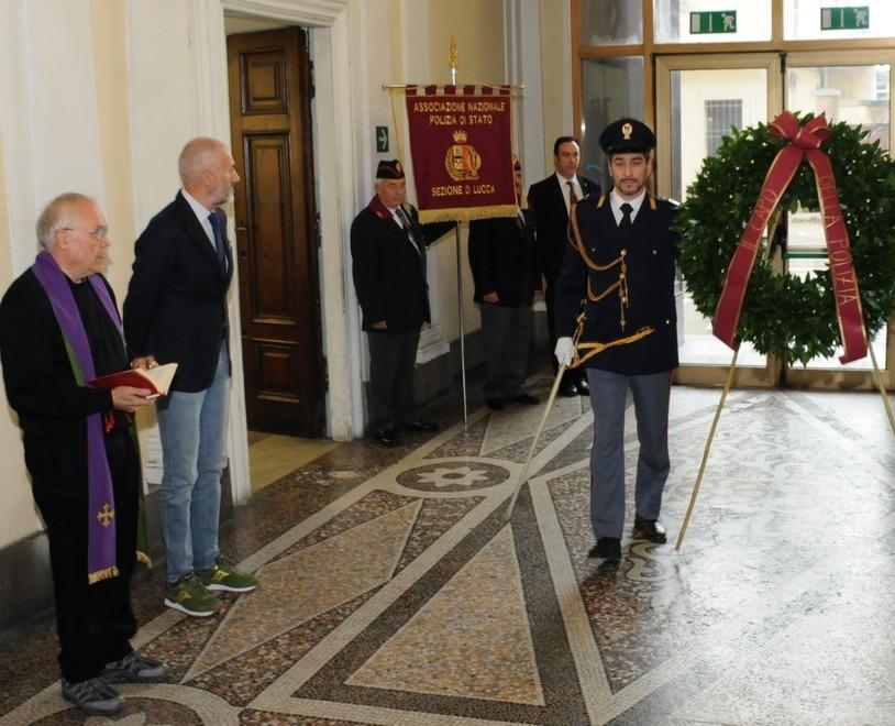 Celebrati i caduti della polizia