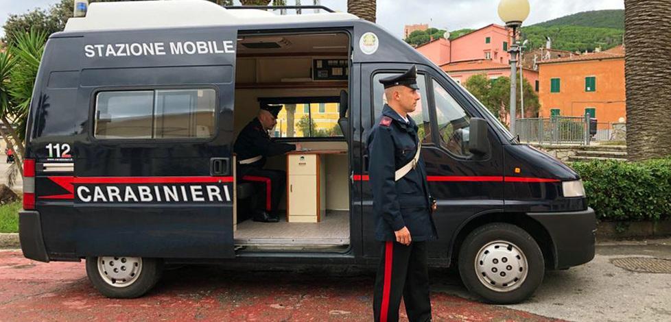 Nascondono in casa un etto e mezzo di droga, marito e moglie nei guai 