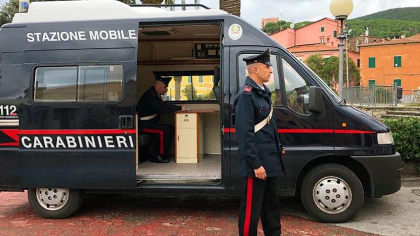 Nascondono in casa un etto e mezzo di droga, marito e moglie nei guai