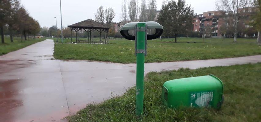 Vandali al parco Londrina e nell’area cani di via Uccelliera