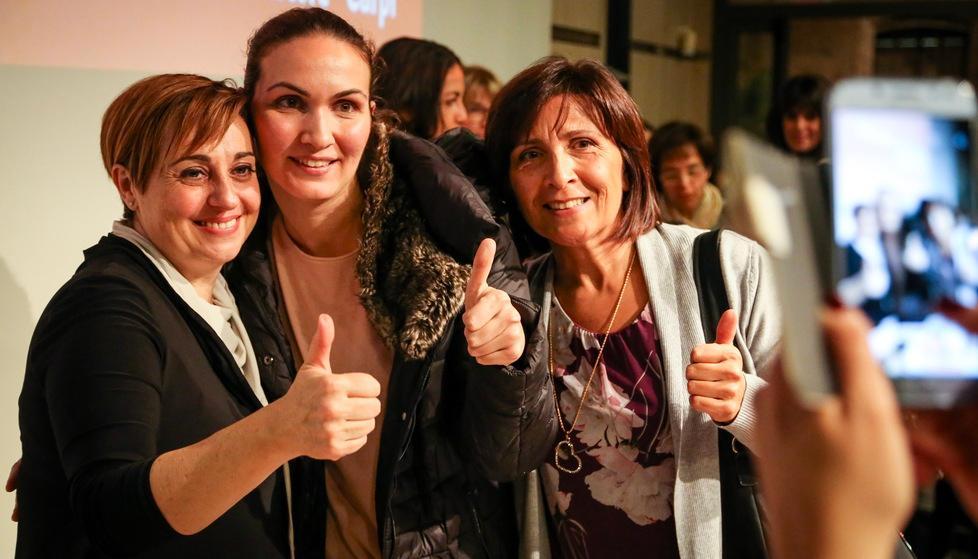 Tutti pazzi per Benedetta Rossi Quattrocento in fila per l’autografo