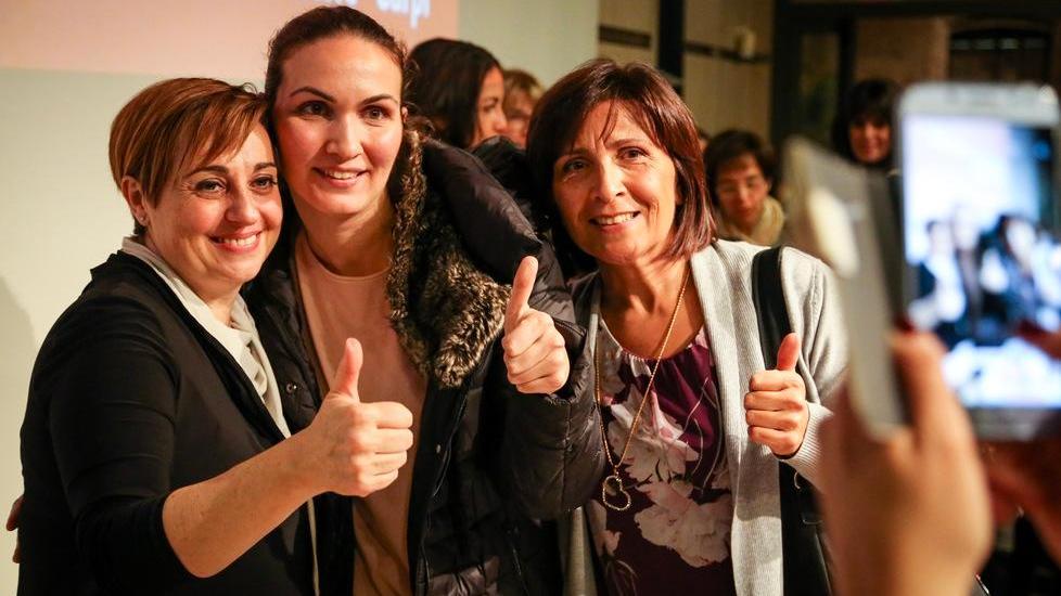 Tutti pazzi per Benedetta Rossi Quattrocento in fila per l’autografo