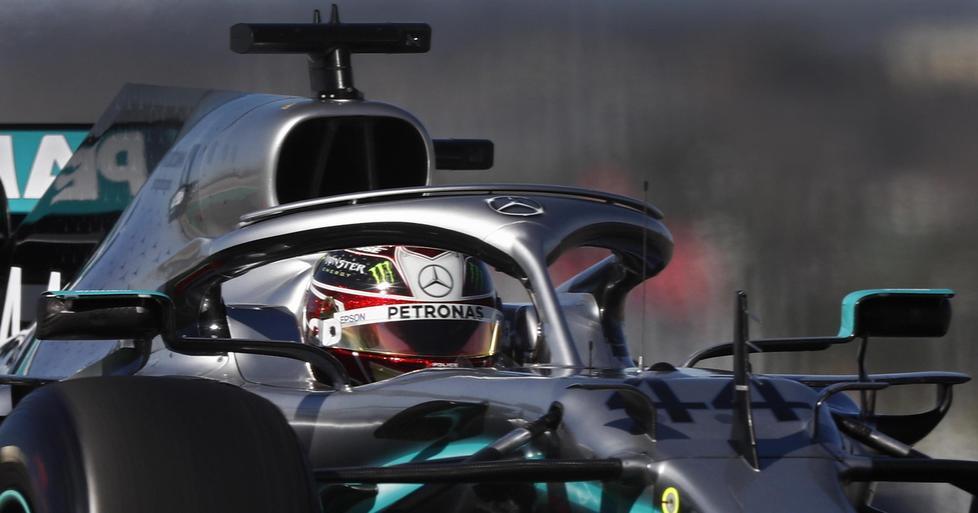 F1, match ball per Hamilton