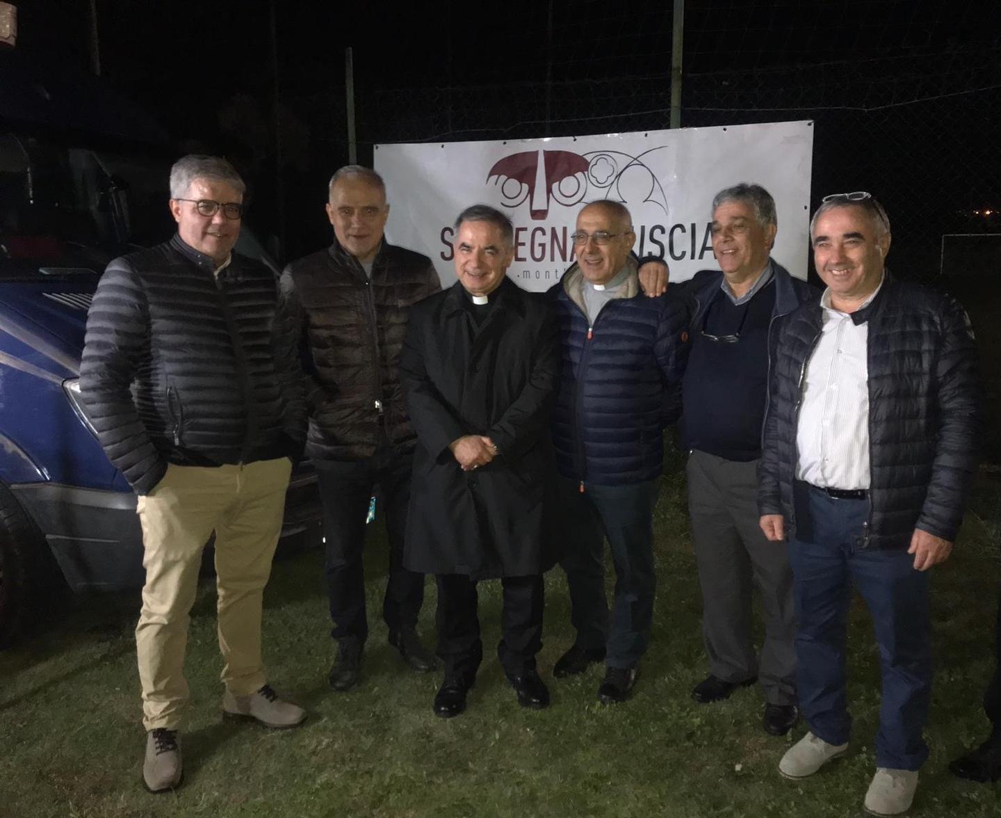 Gli emigrati fanno festa col cardinale Becciu 