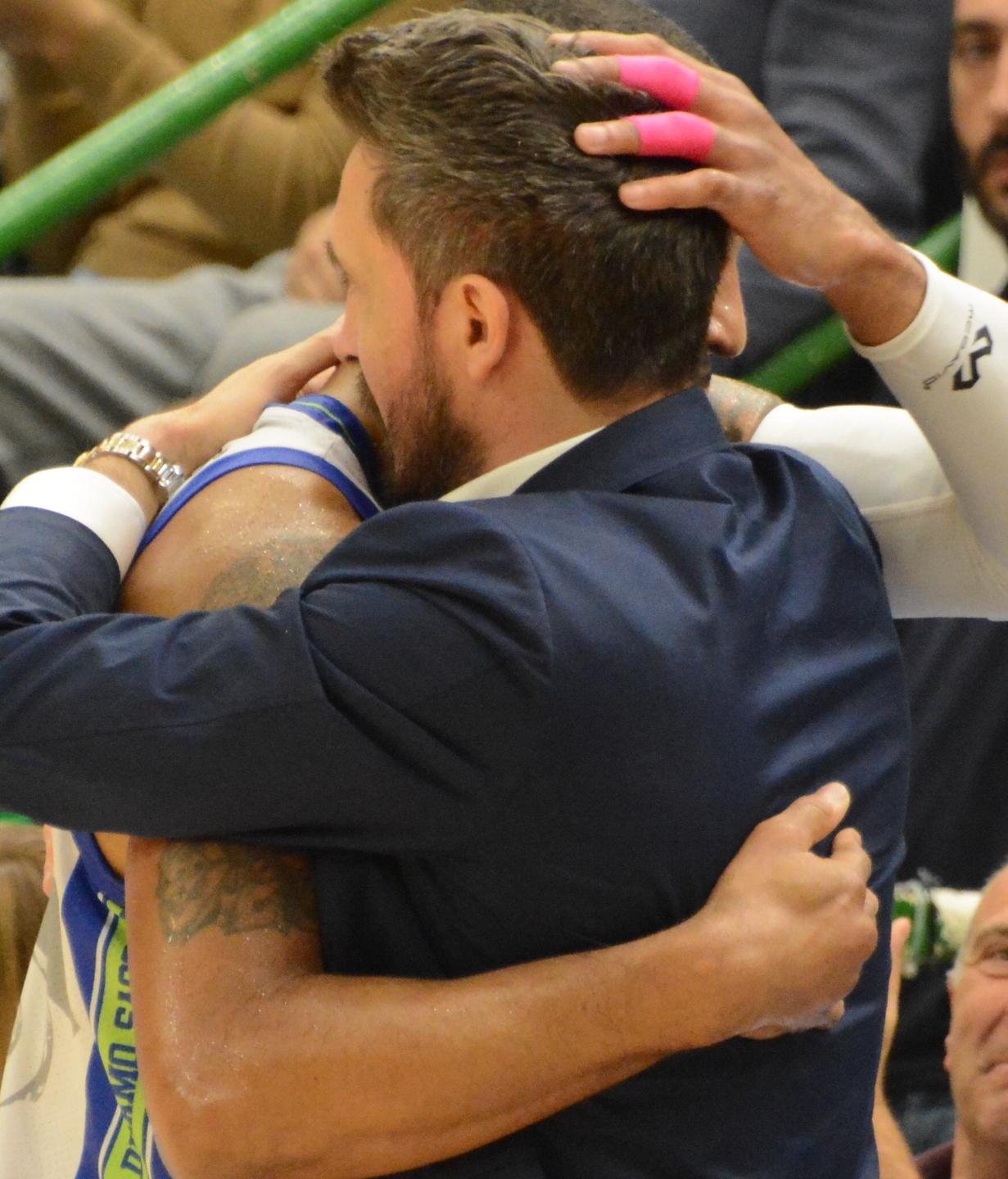 Dinamo, tra Pozzecco e Jerrells scoppia la pace: «Avanti così, compatti» 