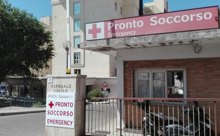 Sassari, paziente fugge dal reparto con gli strumenti medici 