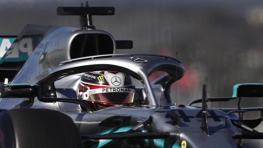 F1, match ball per Hamilton