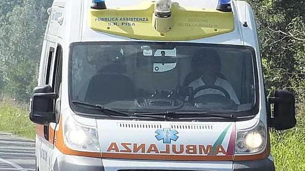 Scontro fra due auto: tre feriti, di cui uno grave