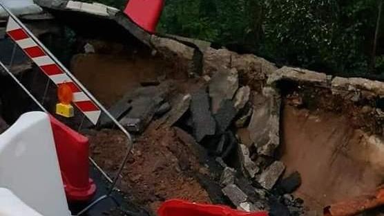 Frana sulla strada nella zona del Pispino
