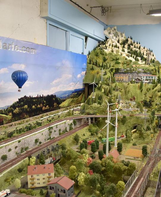 Un plastico ferroviario da sogno Omaggio allo sbarco sulla Luna 