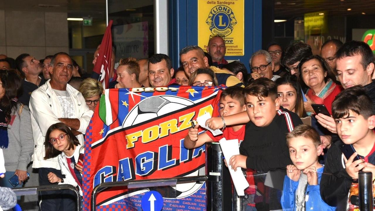 I giocatori accolti dai tifosi in festa