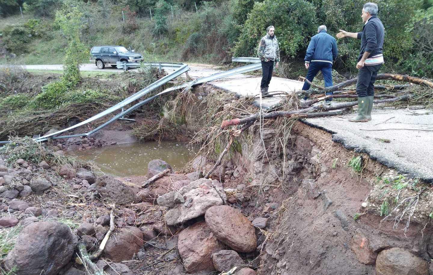 Villanova Monteleone in ginocchio: vietato transitare su ponti e strade 