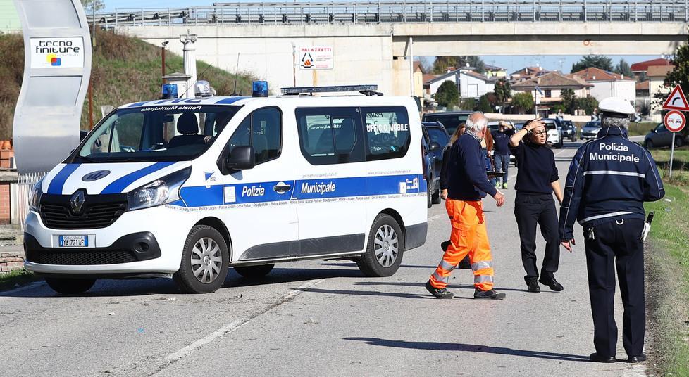 Cade con lo scooter fra Sant'Agostino e San Carlo: grave un 56enne