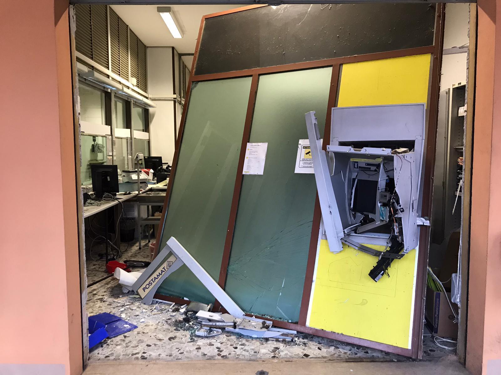 Il postamat di piazza Roma a Campagnola distrutto dai ladri